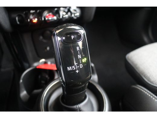 Mini Cooper Cabrio 1.5 Cooper Business Edition Aut. | Cruise | Navi | DAB | Parkeersens. | LED | Cruise | Navi | DAB... ActivLease financial lease