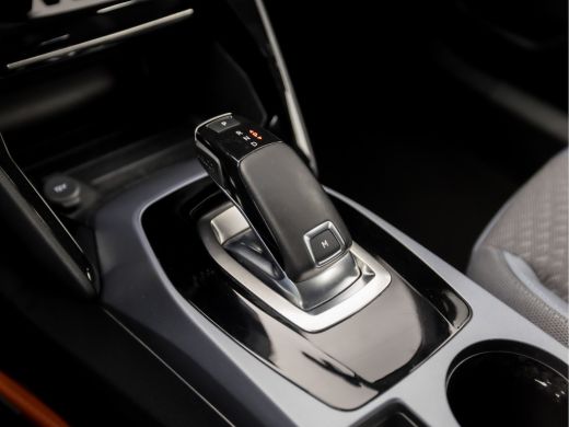 Peugeot 2008 1.2 PureTech Allure Sport Automaat (VIRTUAL COCKPIT, APPLE CARPLAY, GROOT NAVI, LEDER, STOELVERWA... ActivLease financial lease