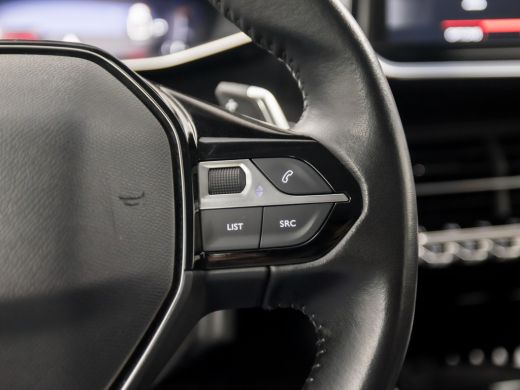 Peugeot 2008 1.2 PureTech Allure Sport Automaat (VIRTUAL COCKPIT, APPLE CARPLAY, GROOT NAVI, LEDER, STOELVERWA... ActivLease financial lease