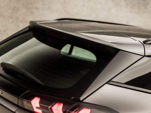 Peugeot 2008 1.2 PureTech Allure Sport Automaat (VIRTUAL COCKPIT, APPLE CARPLAY, GROOT NAVI, LEDER, STOELVERWA... ActivLease financial lease