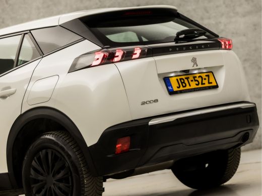 Peugeot 2008 1.2 PureTech Sport (APPLE CARPLAY, PARELMOER, GROOT NAVI, 360 CAMERA, SPORTSTOELEN, LANE ASSIST, ... ActivLease financial lease