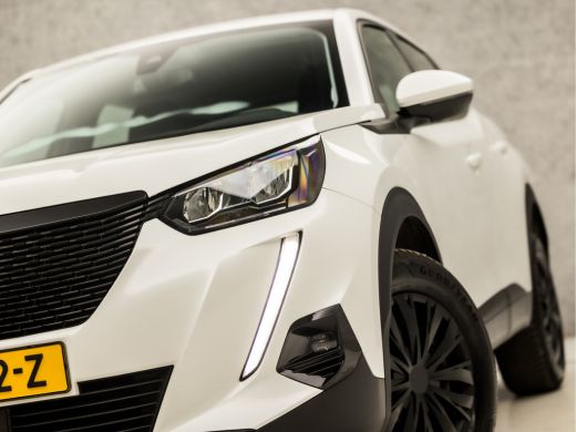 Peugeot 2008 1.2 PureTech Sport (APPLE CARPLAY, PARELMOER, GROOT NAVI, 360 CAMERA, SPORTSTOELEN, LANE ASSIST, ... ActivLease financial lease