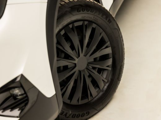 Peugeot 2008 1.2 PureTech Sport (APPLE CARPLAY, PARELMOER, GROOT NAVI, 360 CAMERA, SPORTSTOELEN, LANE ASSIST, ... ActivLease financial lease