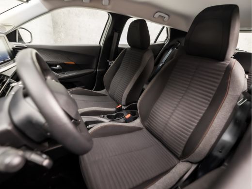 Peugeot 2008 1.2 PureTech Sport (APPLE CARPLAY, PARELMOER, GROOT NAVI, 360 CAMERA, SPORTSTOELEN, LANE ASSIST, ... ActivLease financial lease