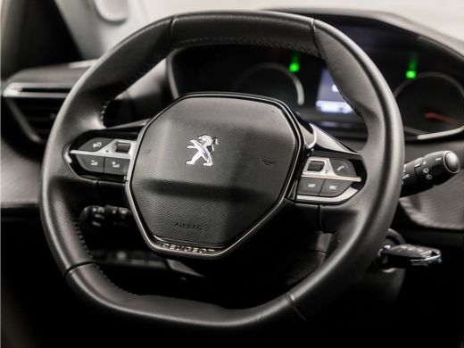 Peugeot 2008 1.2 PureTech Sport (APPLE CARPLAY, PARELMOER, GROOT NAVI, 360 CAMERA, SPORTSTOELEN, LANE ASSIST, ... ActivLease financial lease