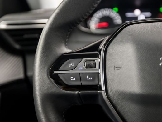 Peugeot 2008 1.2 PureTech Sport (APPLE CARPLAY, PARELMOER, GROOT NAVI, 360 CAMERA, SPORTSTOELEN, LANE ASSIST, ... ActivLease financial lease