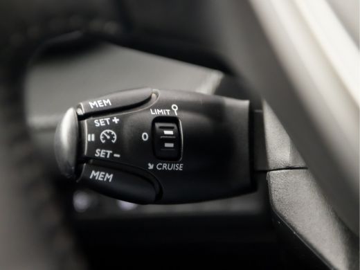 Peugeot 2008 1.2 PureTech Sport (APPLE CARPLAY, PARELMOER, GROOT NAVI, 360 CAMERA, SPORTSTOELEN, LANE ASSIST, ... ActivLease financial lease