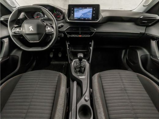 Peugeot 2008 1.2 PureTech Sport (APPLE CARPLAY, PARELMOER, GROOT NAVI, 360 CAMERA, SPORTSTOELEN, LANE ASSIST, ... ActivLease financial lease