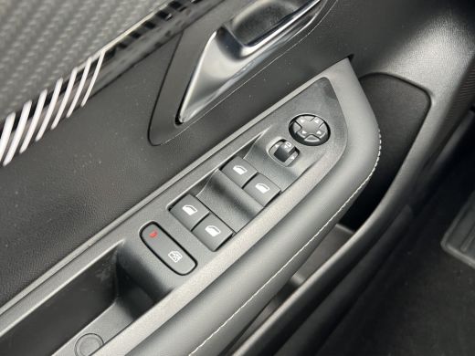 Peugeot 208 1.2 PureTech 100 Allure Camera | Full map navigatie | Parkeersensoren | LED | ActivLease financial lease