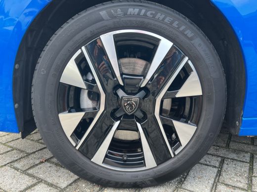 Peugeot 208 1.2 PureTech 100 Allure Camera | Full map navigatie | Parkeersensoren | LED | ActivLease financial lease
