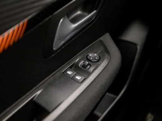 Peugeot 208 1.2 PureTech Sport (APPLE CARPLAY, GROOT NAVI, PARKEERSENSOREN, GETINT GLAS, SPORTSTOELEN, LANE A... ActivLease financial lease