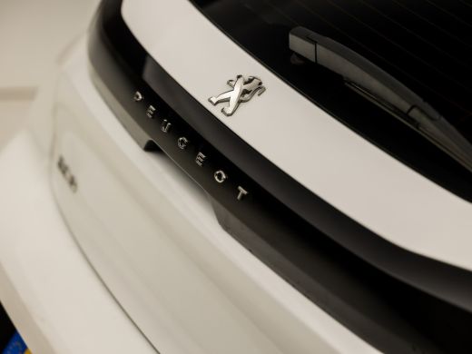 Peugeot 208 1.2 PureTech Sport (APPLE CARPLAY, GROOT NAVI, PARKEERSENSOREN, GETINT GLAS, SPORTSTOELEN, LANE A... ActivLease financial lease