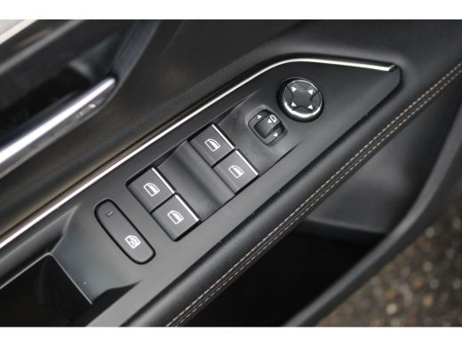 Peugeot 3008 1.6 HYbrid4 300 GT | Pano | Keyless | Camera | Drive Assist | Navi | BLIS | Pano | Keyless | Came... ActivLease financial lease