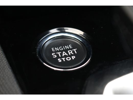 Peugeot 3008 1.6 HYbrid4 300 GT | Pano | Keyless | Camera | Drive Assist | Navi | BLIS | Pano | Keyless | Came... ActivLease financial lease