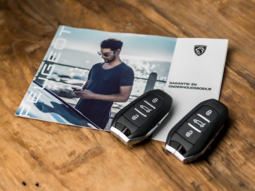 Peugeot 308 SW 1.2 PureTech Allure Sport Automaat (APPLE CARPLAY, GROOT NAVI, LEDER, 360 CAMERA, SPORTSTOELEN... ActivLease financial lease