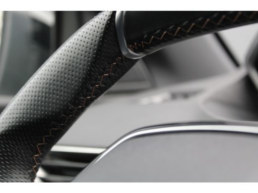 Peugeot 5008 1.2 PureTech GT-Line | Navigatie | Camera voor + achter | Apple carplay | Full LED | Trekhaak | 8... ActivLease financial lease