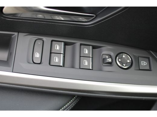 Peugeot e-5008 GT Avantage 73 kWh | Achterbank verstelbaar | Achteruitrijcamera | Airco separaat achter ActivLease financial lease