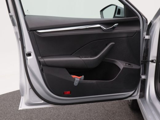 Skoda Octavia Combi 1.5 e-TSi 150 Pk Automaat Business Edition Plus | Matrix LED | Panoramadak | Camera | Trekh... ActivLease financial lease