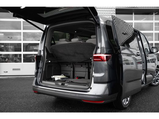 Volkswagen Multivan E-Hybrid 4-Motion | Trekhaak | Travel Assist | Easy open | Verwarmbaar stuur | Art Velours | Vis ... ActivLease financial lease