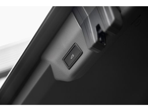 Volkswagen Multivan E-Hybrid 4-Motion | Trekhaak | Travel Assist | Easy open | Verwarmbaar stuur | Art Velours | Vis ... ActivLease financial lease