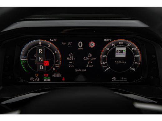 Volkswagen Multivan E-Hybrid 4-Motion | Trekhaak | Travel Assist | Easy open | Verwarmbaar stuur | Art Velours | Vis ... ActivLease financial lease