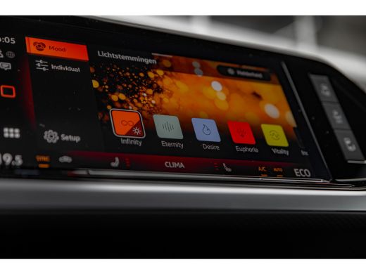 Volkswagen Multivan E-Hybrid 4-Motion | Trekhaak | Travel Assist | Easy open | Verwarmbaar stuur | Art Velours | Vis ... ActivLease financial lease