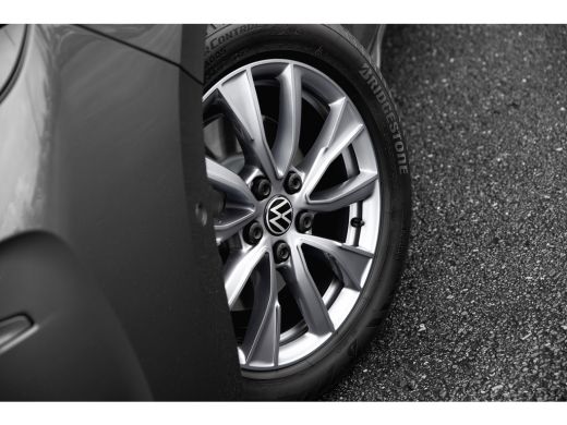 Volkswagen Multivan E-Hybrid 4-Motion | Trekhaak | Travel Assist | Easy open | Verwarmbaar stuur | Art Velours | Vis ... ActivLease financial lease