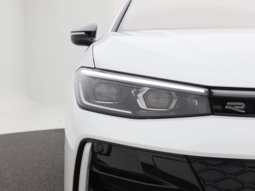 Volkswagen Passat Variant 1.5 eHybrid 272 Pk Automaat R-Line Edition | Matrix LED | Panoramadak | Head-Up | Black S... ActivLease financial lease