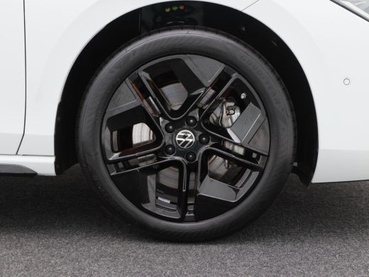 Volkswagen Passat Variant 1.5 eHybrid 272 Pk Automaat R-Line Edition | Matrix LED | Panoramadak | Head-Up | Black S... ActivLease financial lease