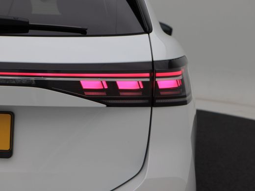 Volkswagen Passat Variant 1.5 eHybrid 272 Pk Automaat R-Line Edition | Matrix LED | Panoramadak | Head-Up | Black S... ActivLease financial lease