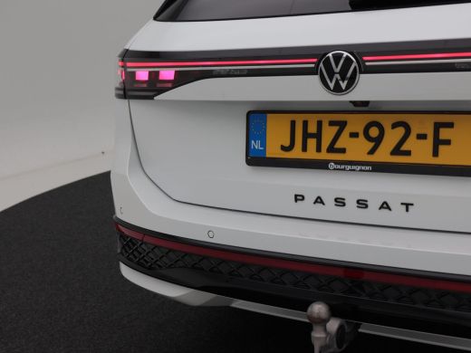Volkswagen Passat Variant 1.5 eHybrid 272 Pk Automaat R-Line Edition | Matrix LED | Panoramadak | Head-Up | Black S... ActivLease financial lease