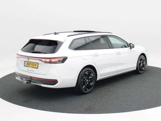 Volkswagen Passat Variant 1.5 eHybrid 272 Pk Automaat R-Line Edition | Matrix LED | Panoramadak | Head-Up | Black S... ActivLease financial lease