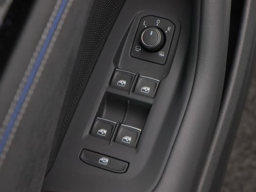 Volkswagen Passat Variant 1.5 eHybrid 272 Pk Automaat R-Line Edition | Matrix LED | Panoramadak | Head-Up | Black S... ActivLease financial lease