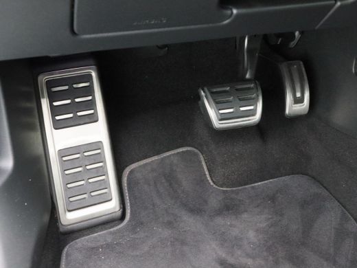 Volkswagen Passat Variant 1.5 eHybrid 272 Pk Automaat R-Line Edition | Matrix LED | Panoramadak | Head-Up | Black S... ActivLease financial lease