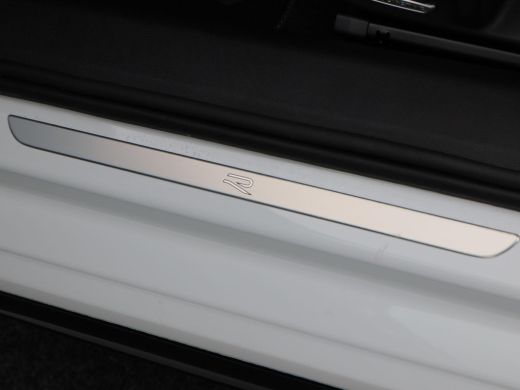 Volkswagen Passat Variant 1.5 eHybrid 272 Pk Automaat R-Line Edition | Matrix LED | Panoramadak | Head-Up | Black S... ActivLease financial lease