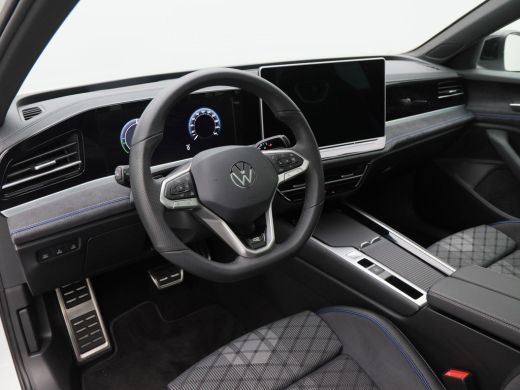 Volkswagen Passat Variant 1.5 eHybrid 272 Pk Automaat R-Line Edition | Matrix LED | Panoramadak | Head-Up | Black S... ActivLease financial lease