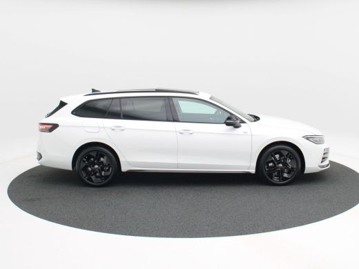 Volkswagen Passat Variant 1.5 eHybrid 272 Pk Automaat R-Line Edition | Matrix LED | Panoramadak | Head-Up | Black S... ActivLease financial lease