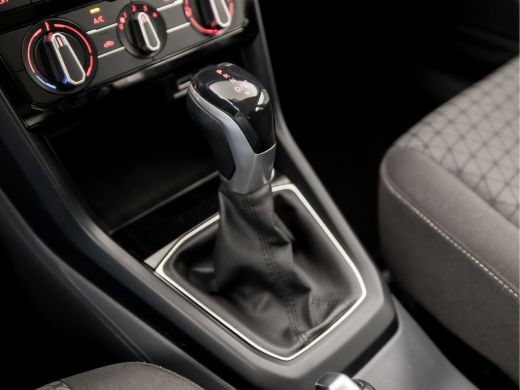 Volkswagen T-Cross 1.0 TSI Sport Automaat (APPLE CARPLAY, GROOT NAVI, GETINT GLAS, PARKEERSENSOREN, SPORTSTOELEN, LM... ActivLease financial lease