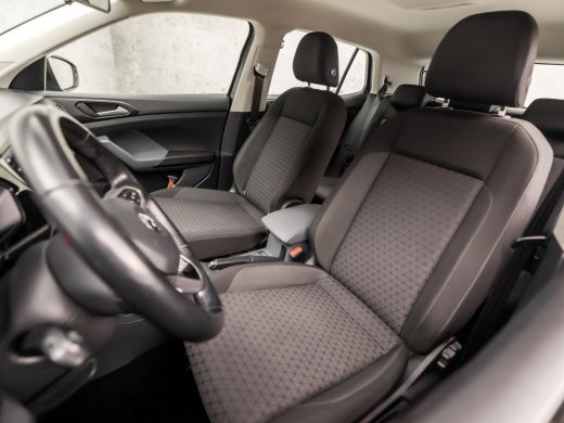 Volkswagen T-Cross 1.0 TSI Sport Automaat (APPLE CARPLAY, GROOT NAVI, GETINT GLAS, PARKEERSENSOREN, SPORTSTOELEN, LM... ActivLease financial lease