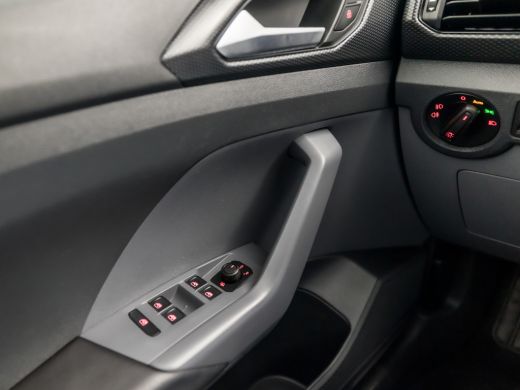 Volkswagen T-Cross 1.0 TSI Sport Automaat (APPLE CARPLAY, GROOT NAVI, GETINT GLAS, PARKEERSENSOREN, SPORTSTOELEN, LM... ActivLease financial lease