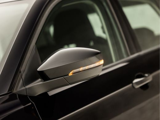 Volkswagen T-Cross 1.0 TSI Sport Automaat (APPLE CARPLAY, GROOT NAVI, GETINT GLAS, PARKEERSENSOREN, SPORTSTOELEN, LM... ActivLease financial lease