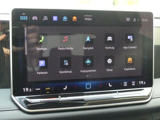 Volkswagen Tiguan 1.5 eTSI 150PK Life Edition DSG-7 | TREKHAAK | ADAPTIVE CRUISE | STOEL+STUUR+VOORRUITVERWARMING |... ActivLease financial lease