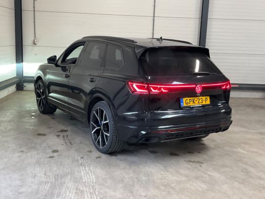 Volkswagen Touareg 3.0 TSi 462 pk eHybrid 4MOTION R | Wegklapbare Trekhaak | Panoramadak | Luchtvering | Rondomzicht... ActivLease financial lease