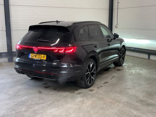 Volkswagen Touareg 3.0 TSi 462 pk eHybrid 4MOTION R | Wegklapbare Trekhaak | Panoramadak | Luchtvering | Rondomzicht... ActivLease financial lease