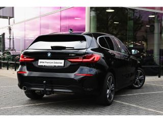 BMW 1 Serie 118i Sport Line Automaat / Trekhaak / Sportstoelen / LED / Live Cockpit Professional / Cruise Con...