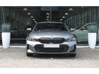 BMW 3 Serie Touring 330i M Sport Automaat / Panoramadak / Sportstoelen / Achteruitrijcamera / Adaptieve LED /...