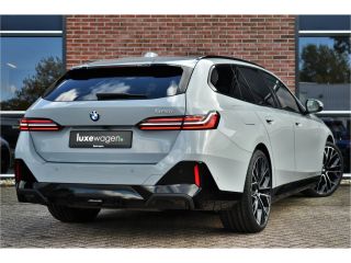 BMW 5 Serie Touring 520i M-Sport Pano Trekh ACC 360 B&W HUD 21inch Stoelventilatie