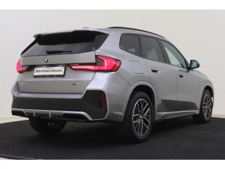 BMW X1 sDrive18i M Sport Automaat / Trekhaak / Sportstoelen / Achteruitrijcamera / M Adaptief onderstel ...