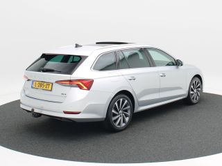 Skoda Octavia Combi 1.5 e-TSi 150 Pk Automaat Business Edition Plus | Matrix LED | Panoramadak | Camera | Trekh...