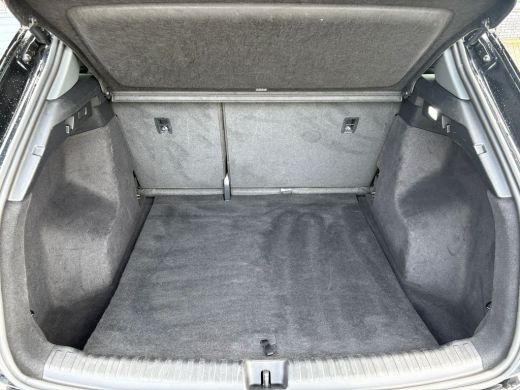 Audi Q4 e-tron 35 Launch edition Advanced Plus 55 kWh | Elektrisch glazen panorama-dak | Navigatiesysteem full m... ActivLease financial lease